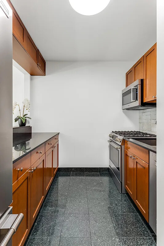 65 THOMPSON Street TWO