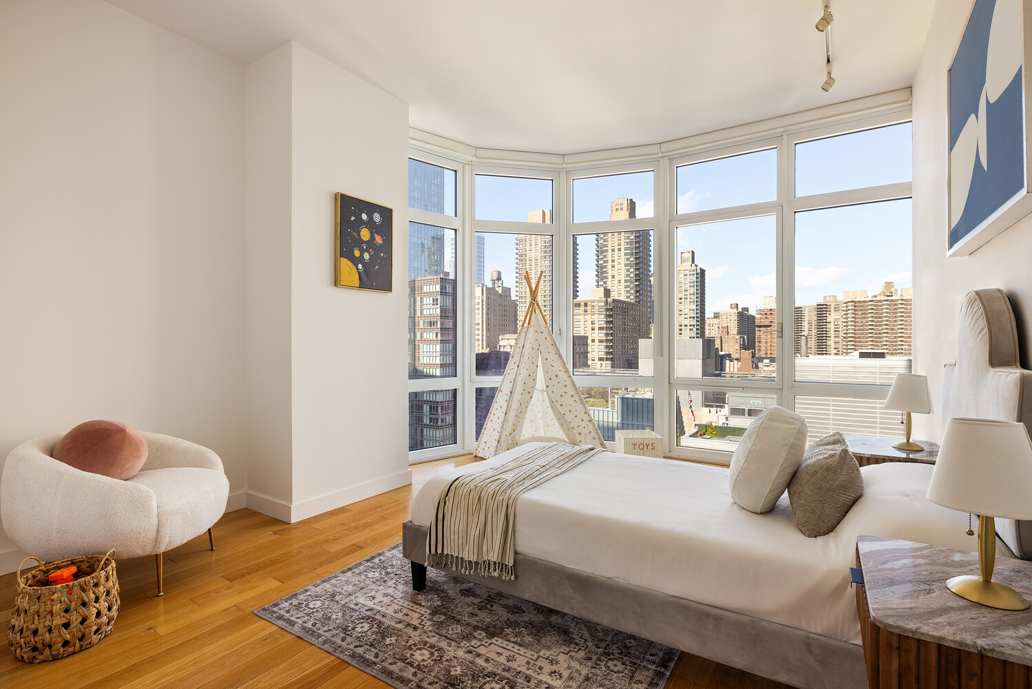 555 W 59TH Street 17B