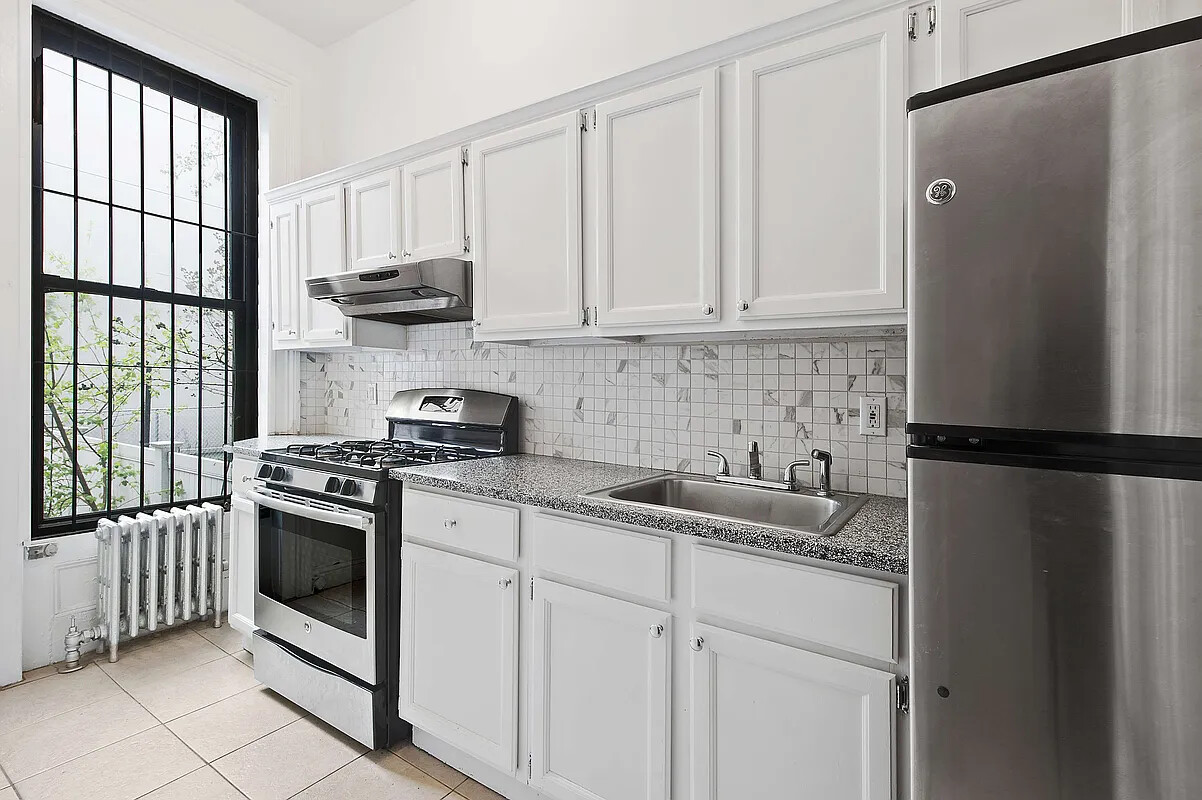 605 VANDERBILT Avenue 1
