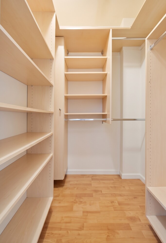 895 MYRTLE Avenue APT4B
