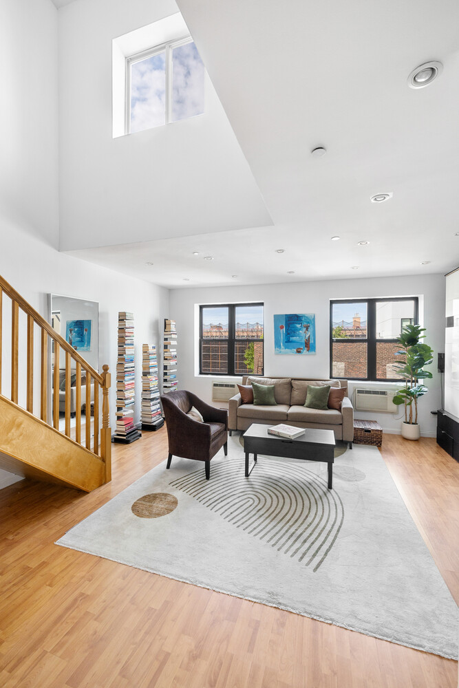 895 MYRTLE Avenue APT4B