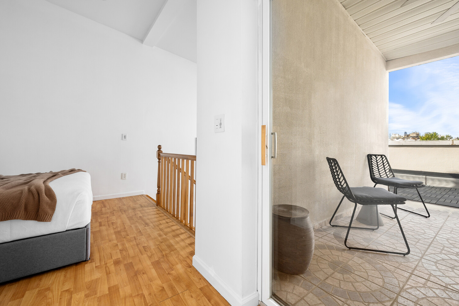 895 MYRTLE Avenue APT4B