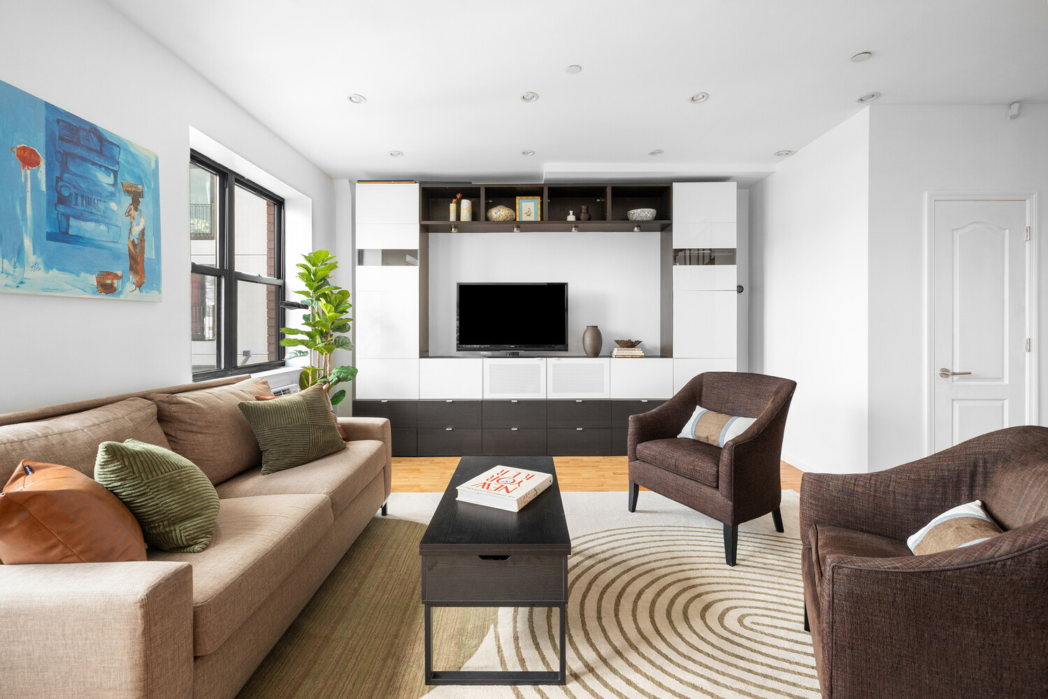 895 MYRTLE Avenue APT4B
