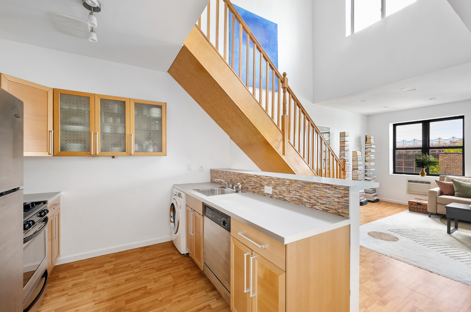 895 MYRTLE Avenue APT4B