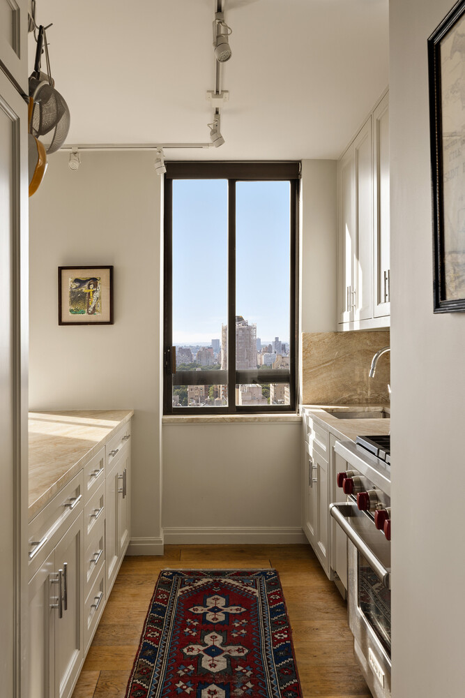 171 E 84TH Street 33E