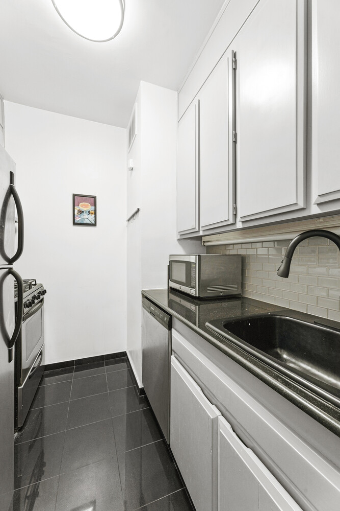 7 E 14TH Street 1603