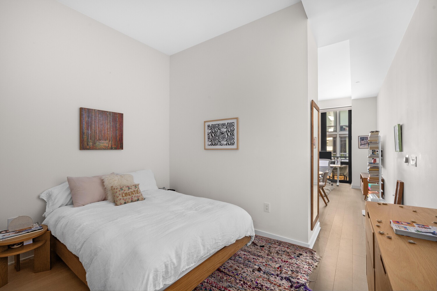 77 CHARLTON Street N4E