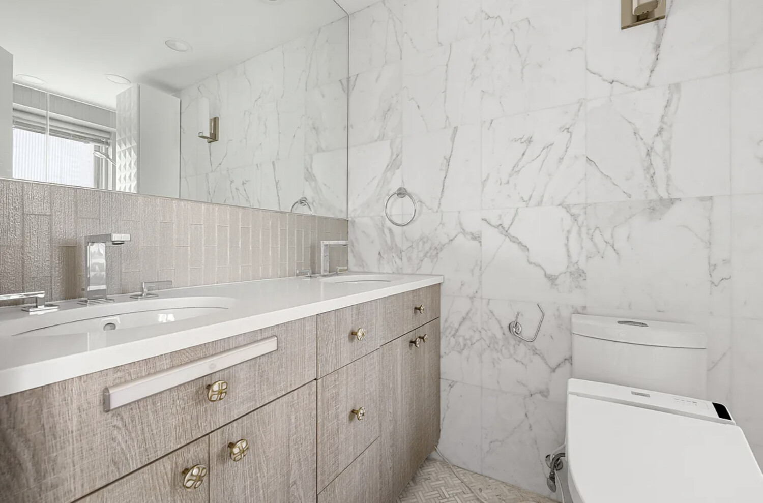 300 E 40TH Street 32K