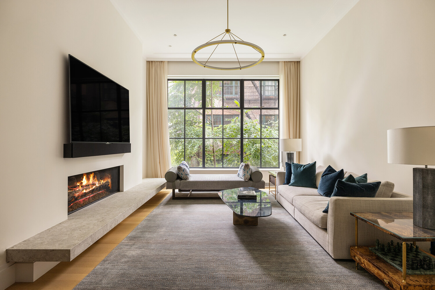 141 E 18TH Street