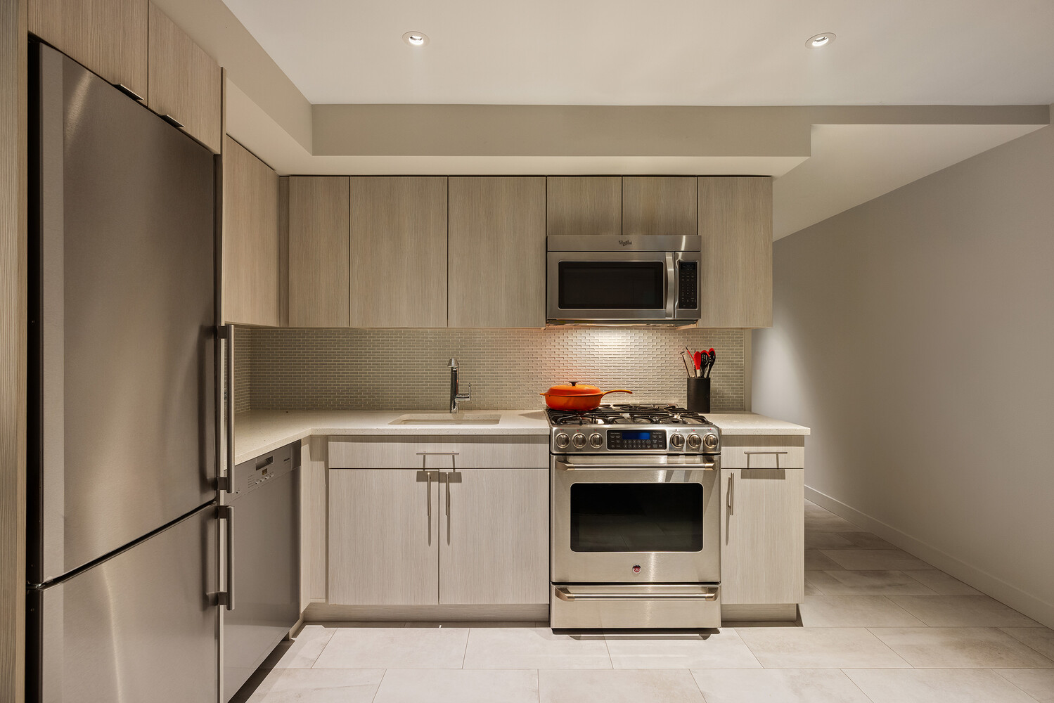 141 E 18TH Street