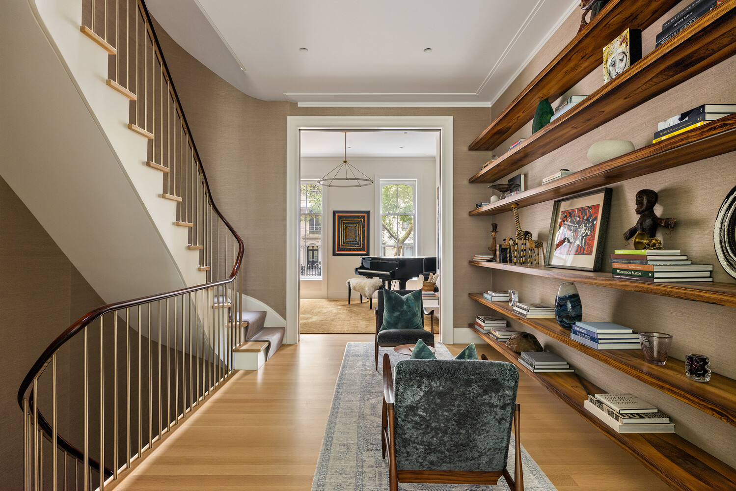 141 E 18TH Street