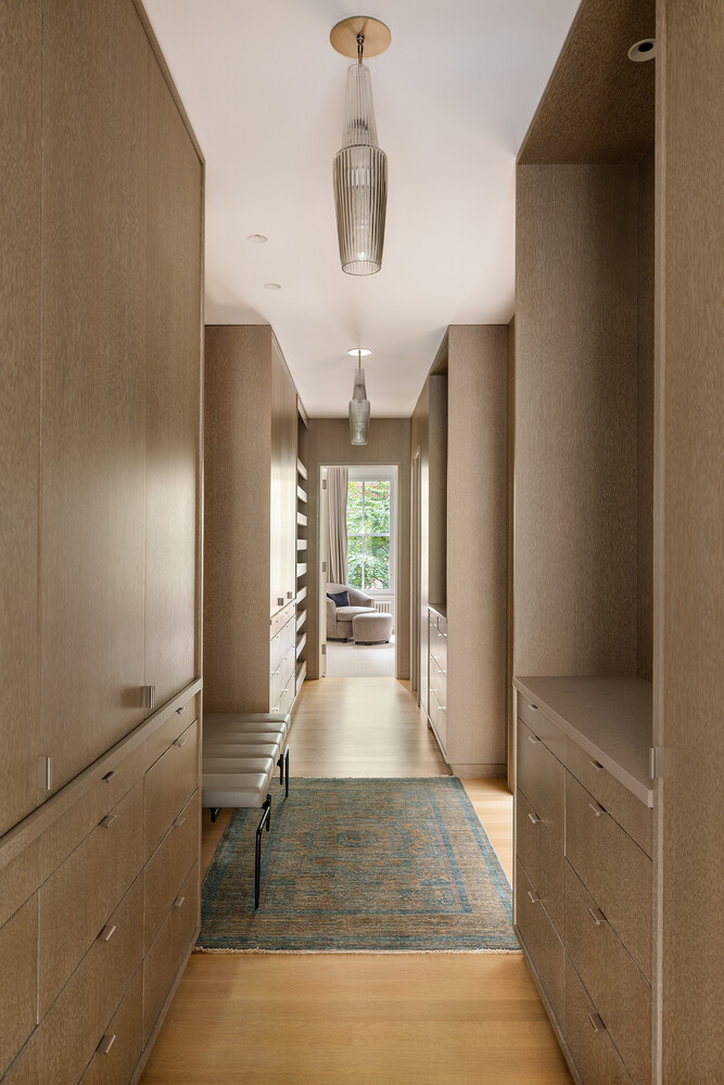 141 E 18TH Street