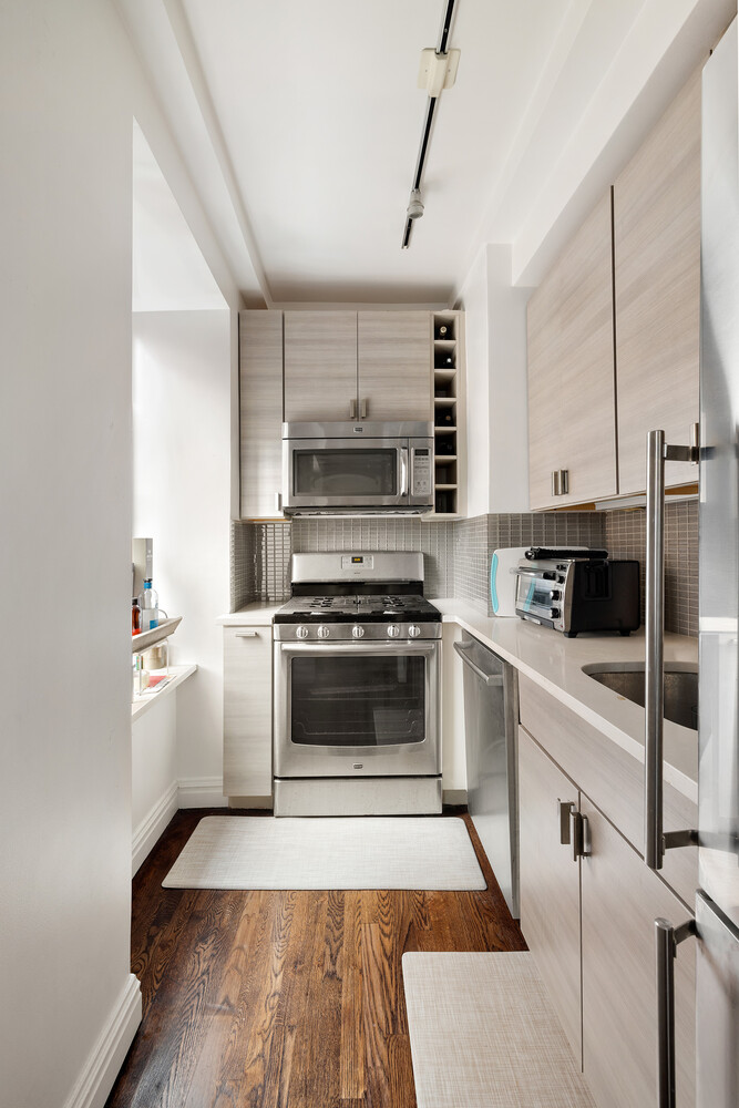 201 W 16TH Street 9B