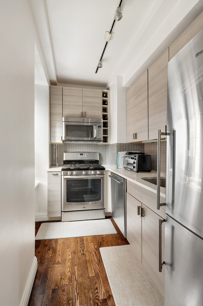 201 W 16TH Street 9B