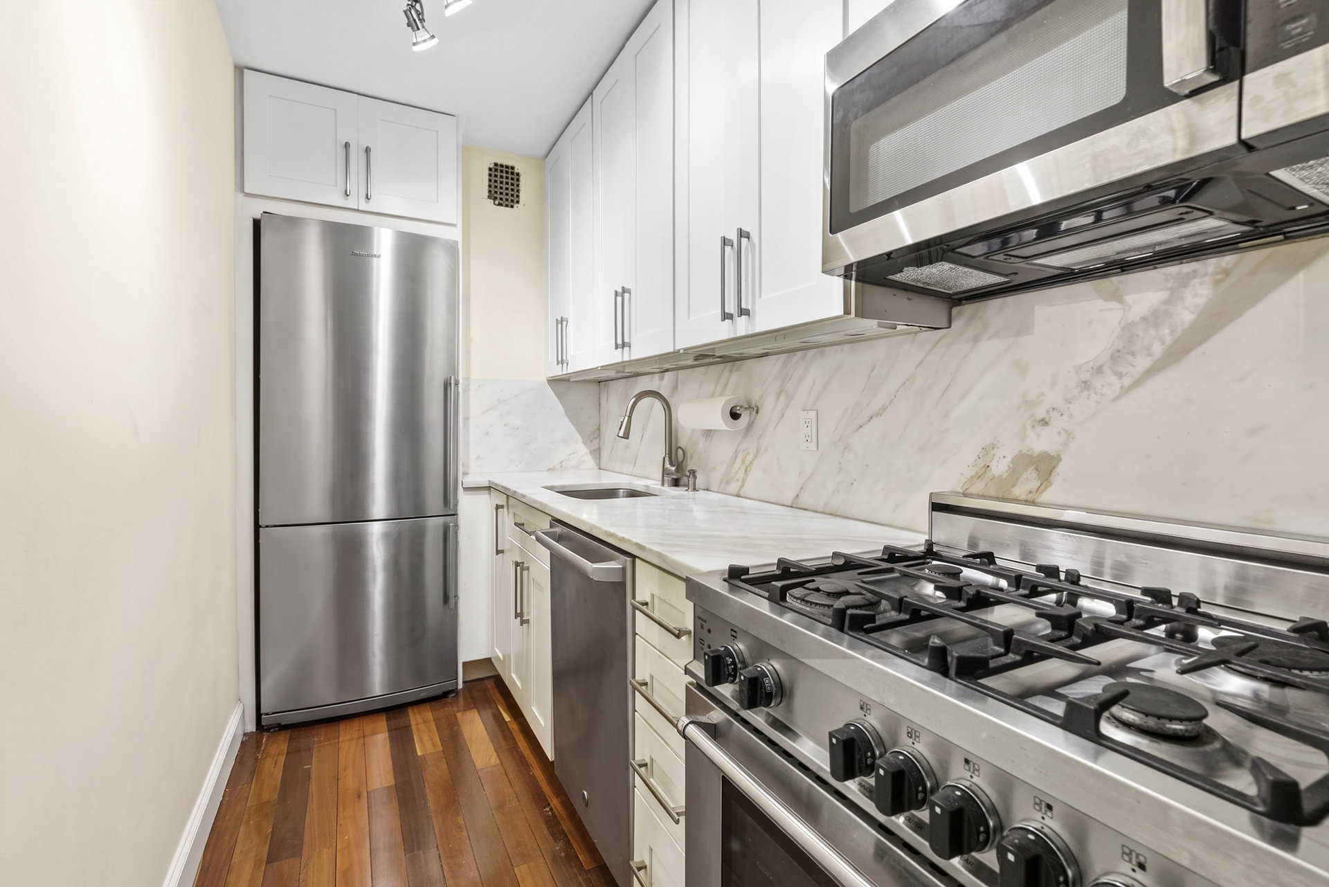 201 E 15TH Street 2D