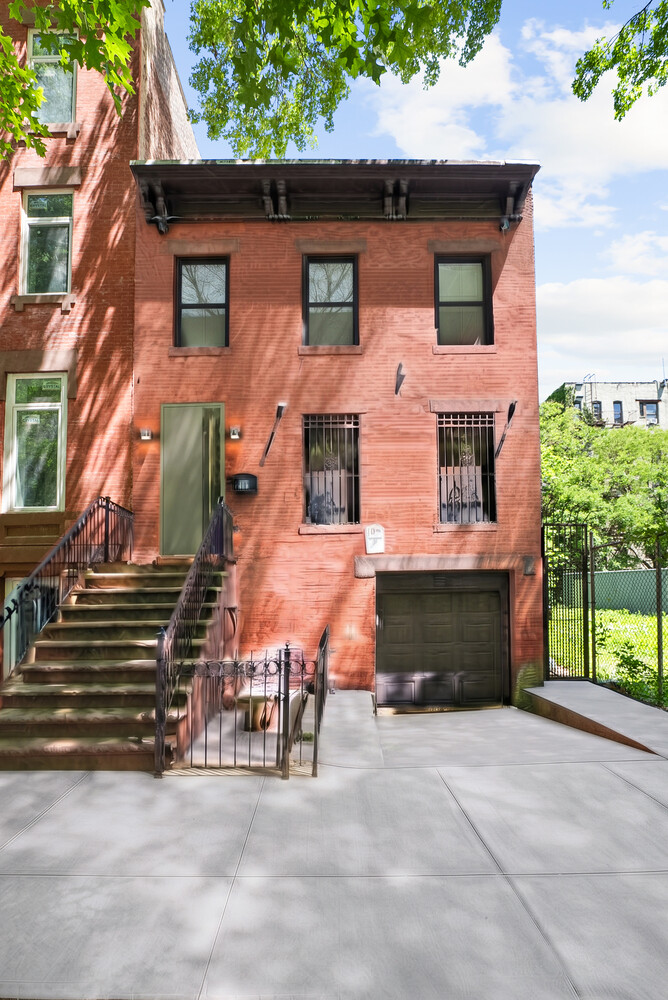 517 E 118TH Street