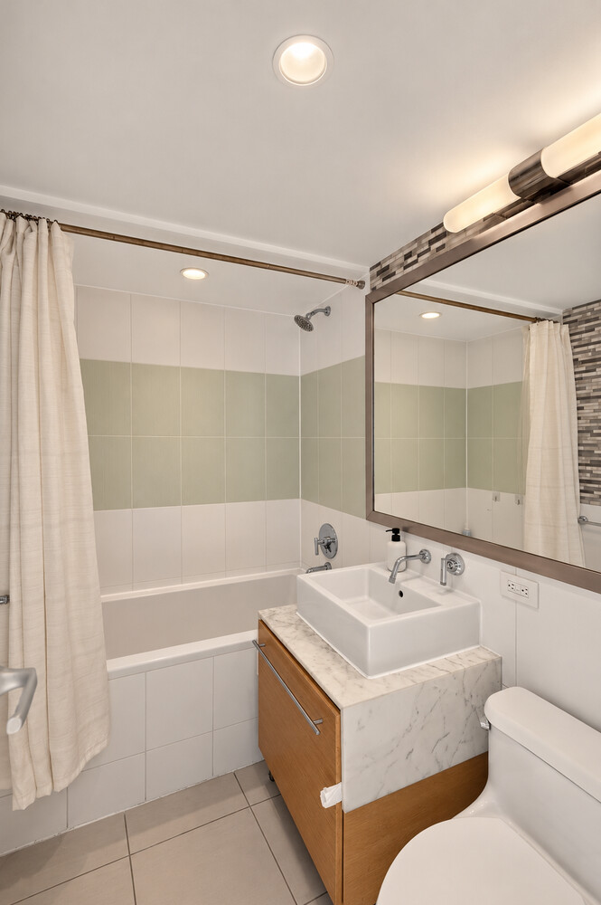 100 W 39TH Street 43J