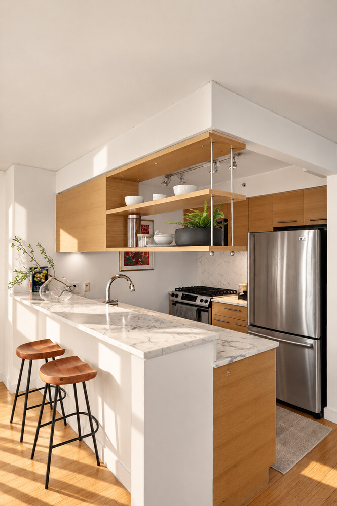 100 W 39TH Street 43J
