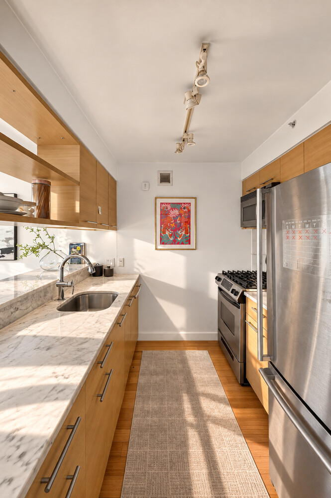 100 W 39TH Street 43J