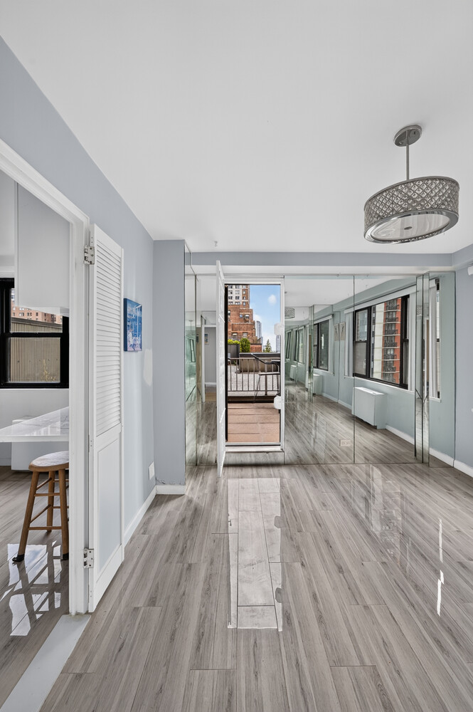 305 E 40TH Street 15L