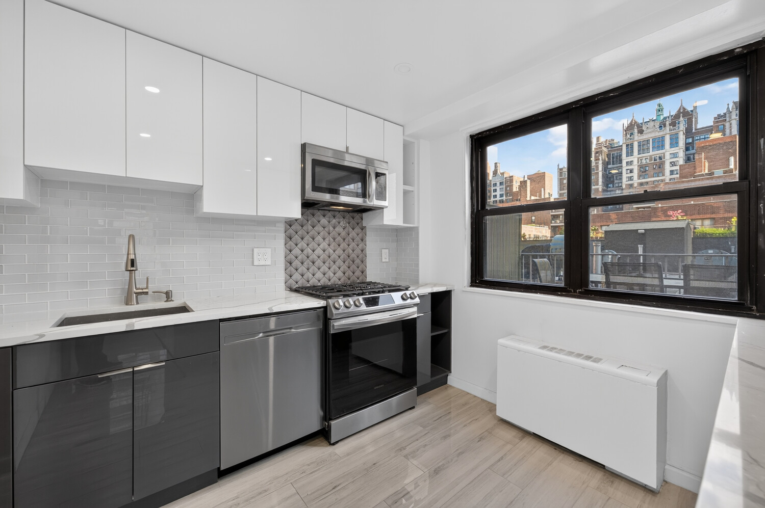 305 E 40TH Street 15L