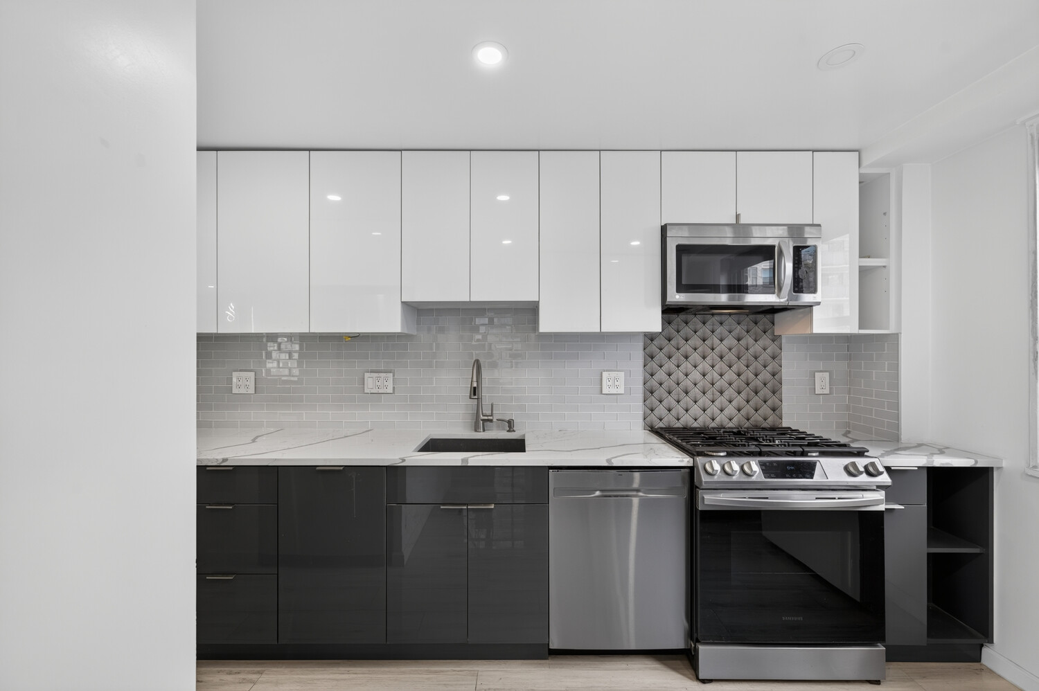 305 E 40TH Street 15L