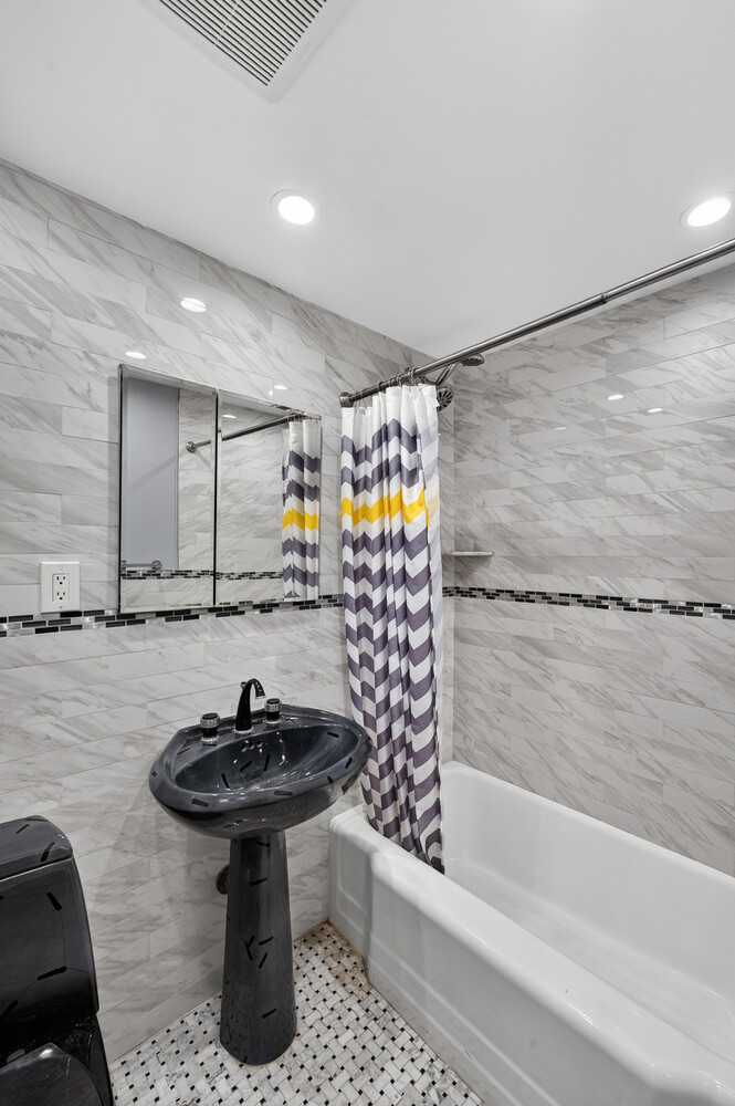 305 E 40TH Street 15L