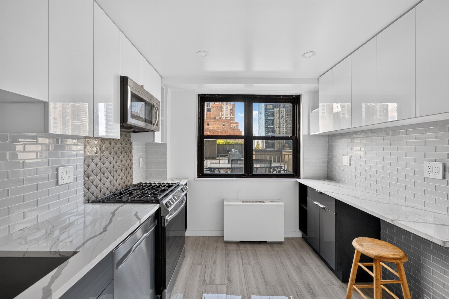 305 E 40TH Street 15L