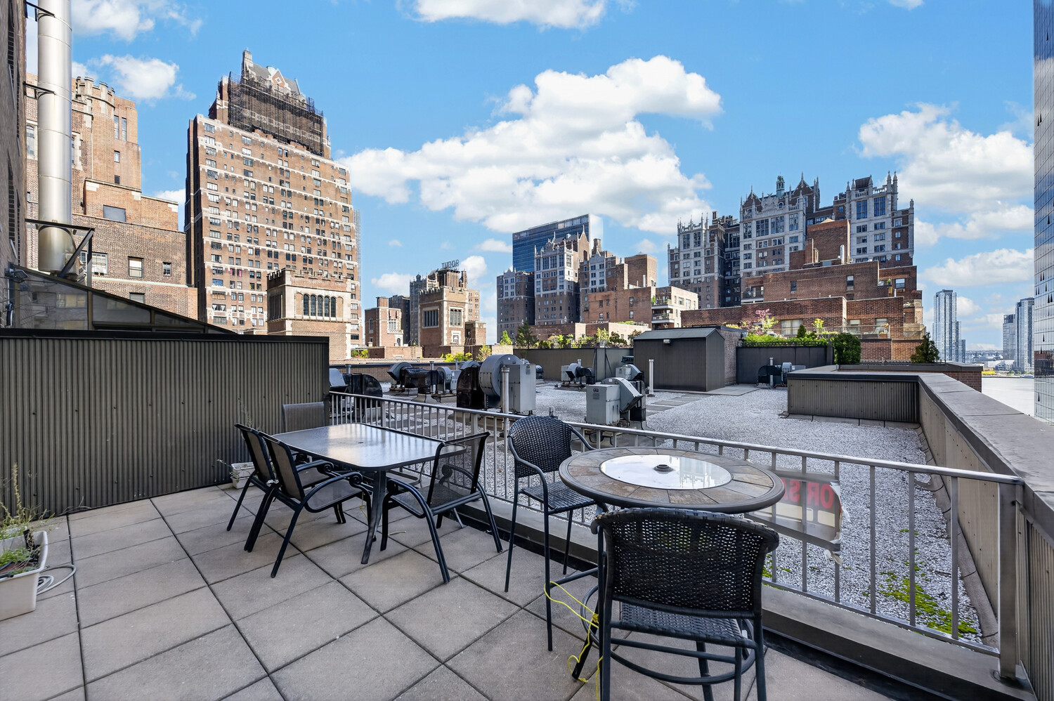 305 E 40TH Street 15L