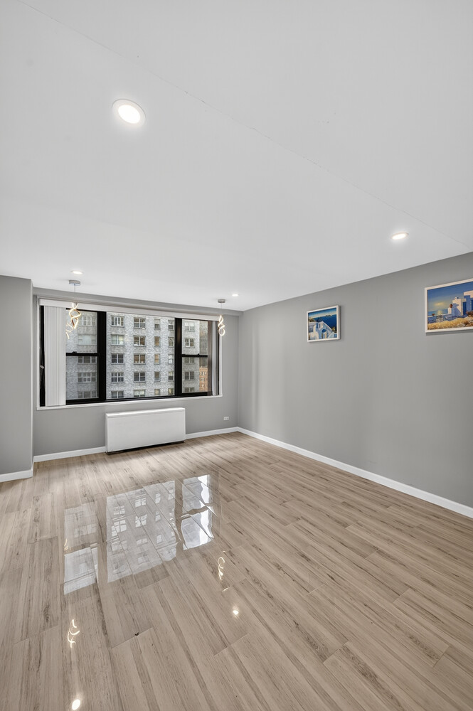 305 E 40TH Street 15L