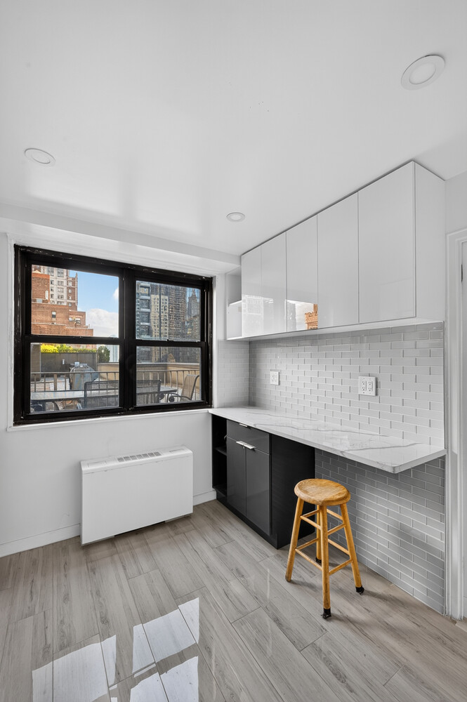 305 E 40TH Street 15L