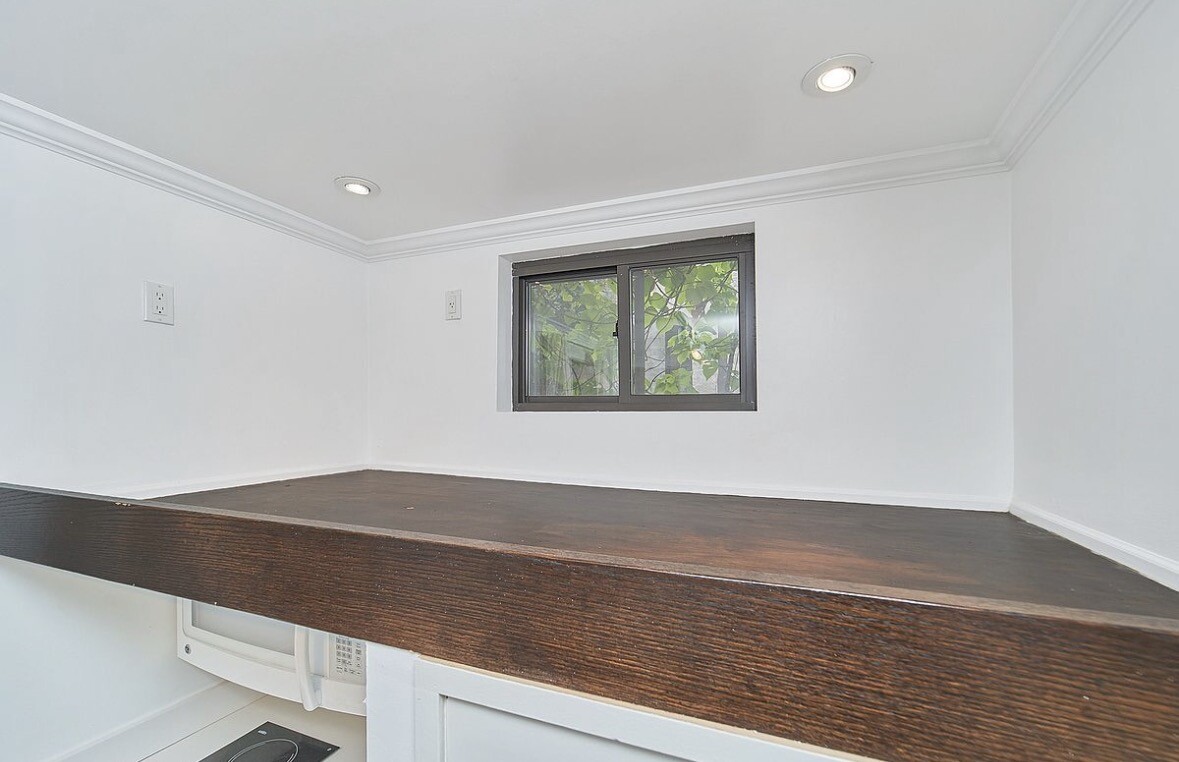 102 GREENWICH Avenue 10