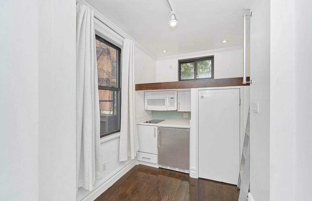 102 GREENWICH Avenue 10