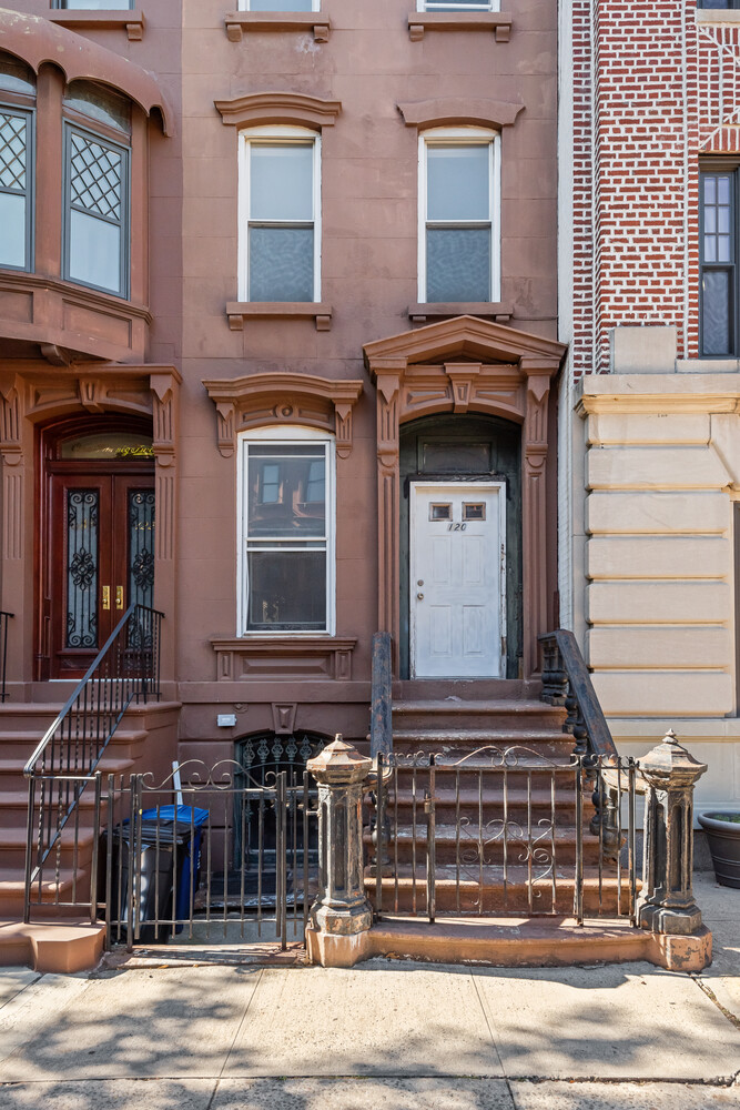 120 CAMBRIDGE Place
