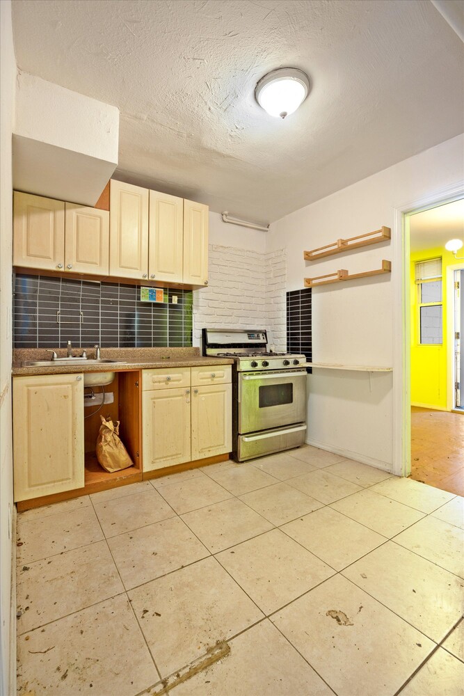 34 CORBIN Place