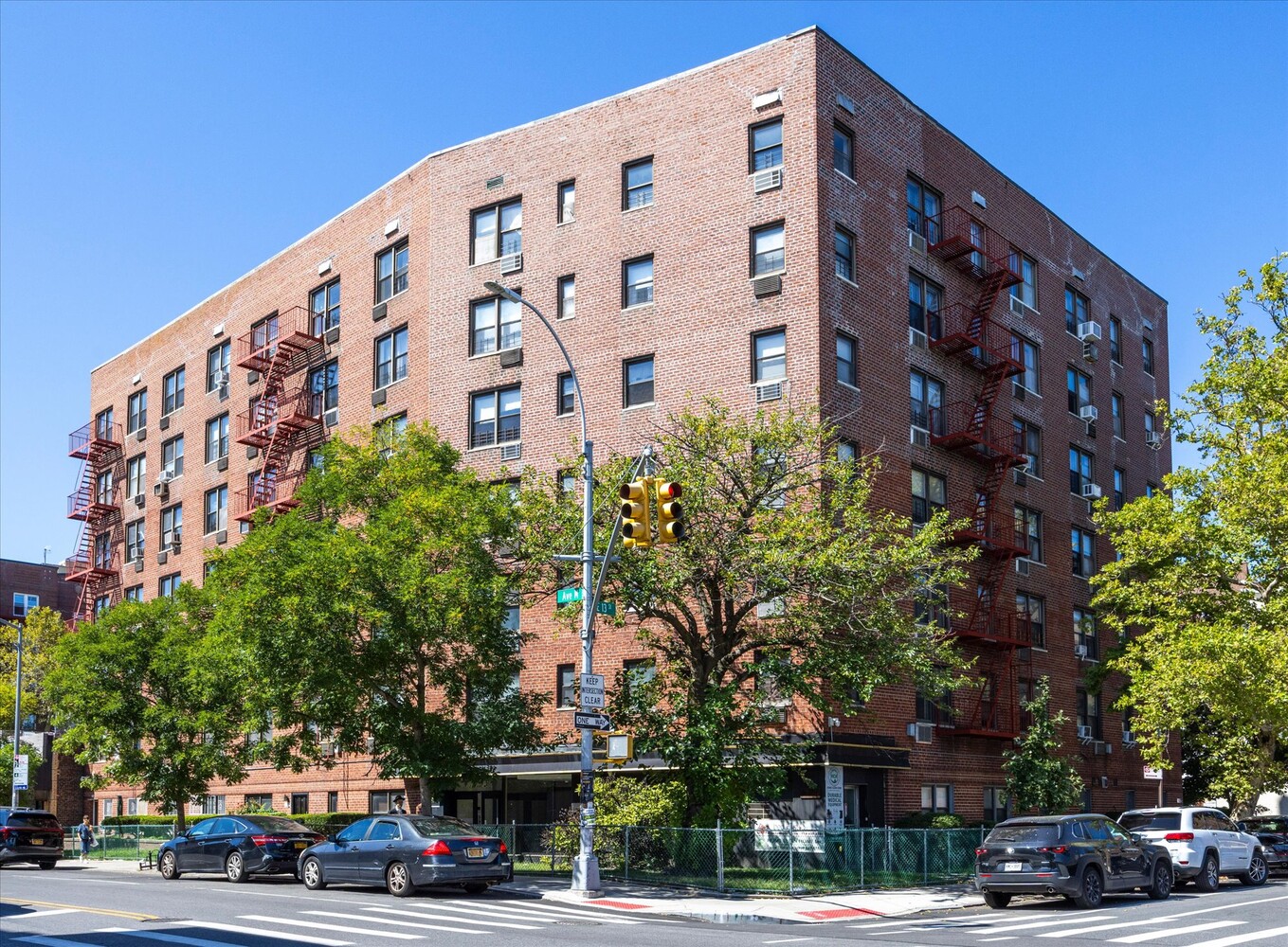 1215 AVE M 6G