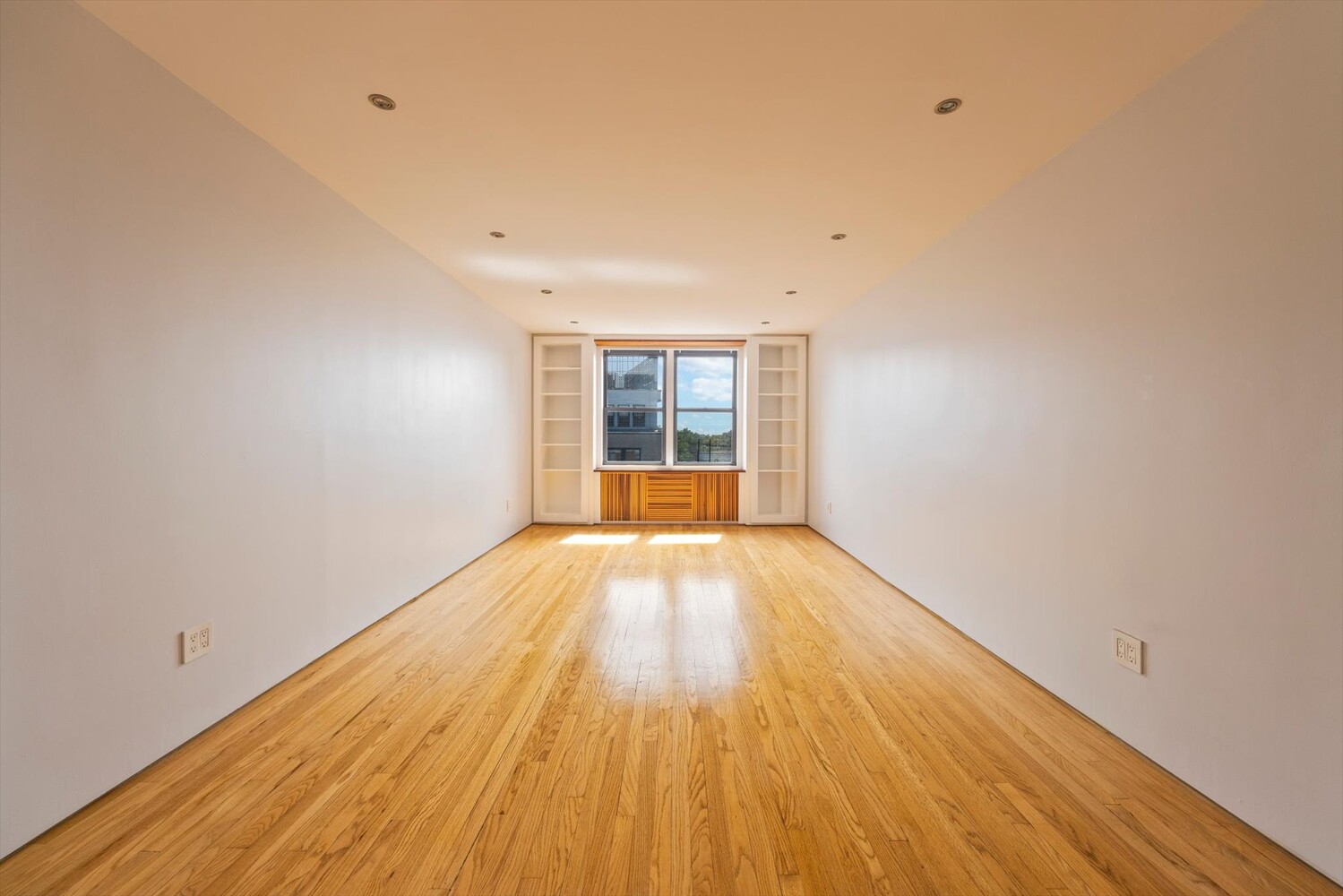 1215 AVE M 6G