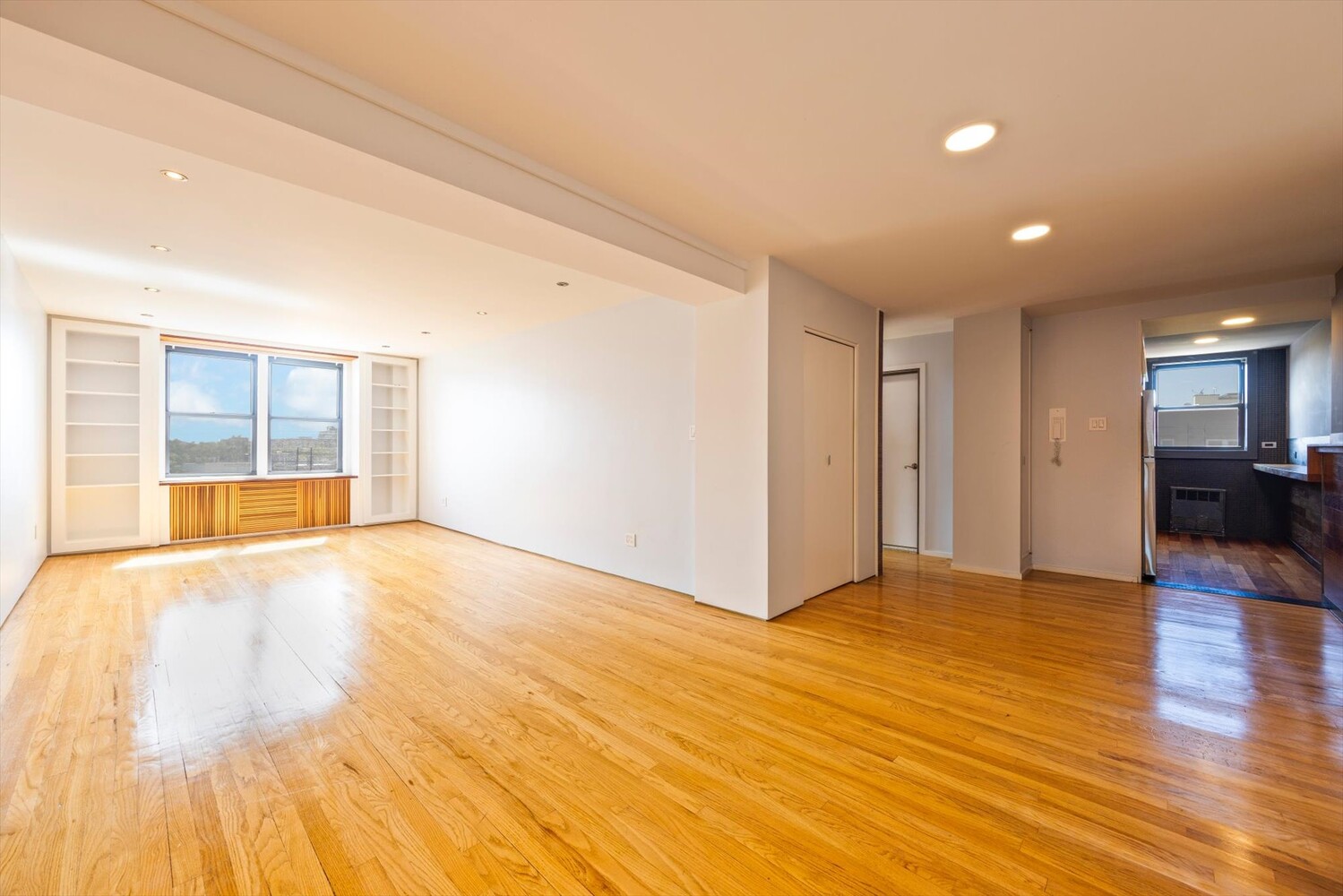 1215 AVE M 6G