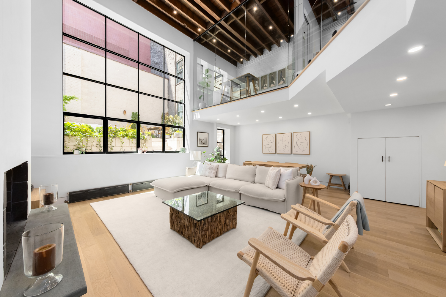 451 Hudson Street Unit: 2