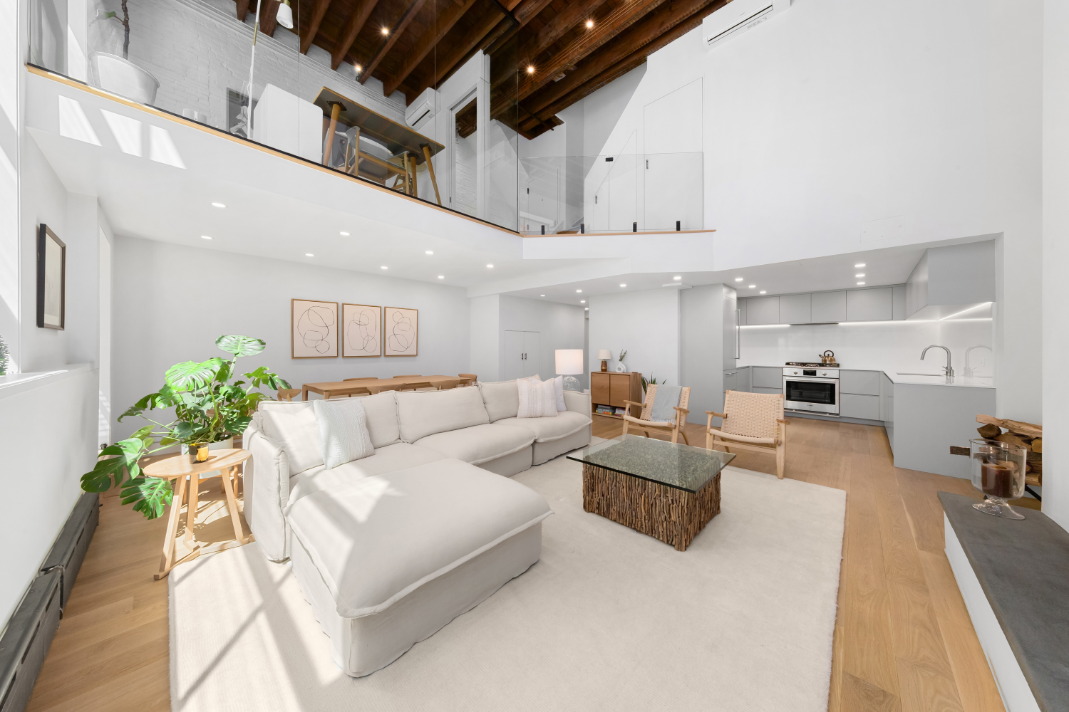 451 Hudson Street Unit: 2