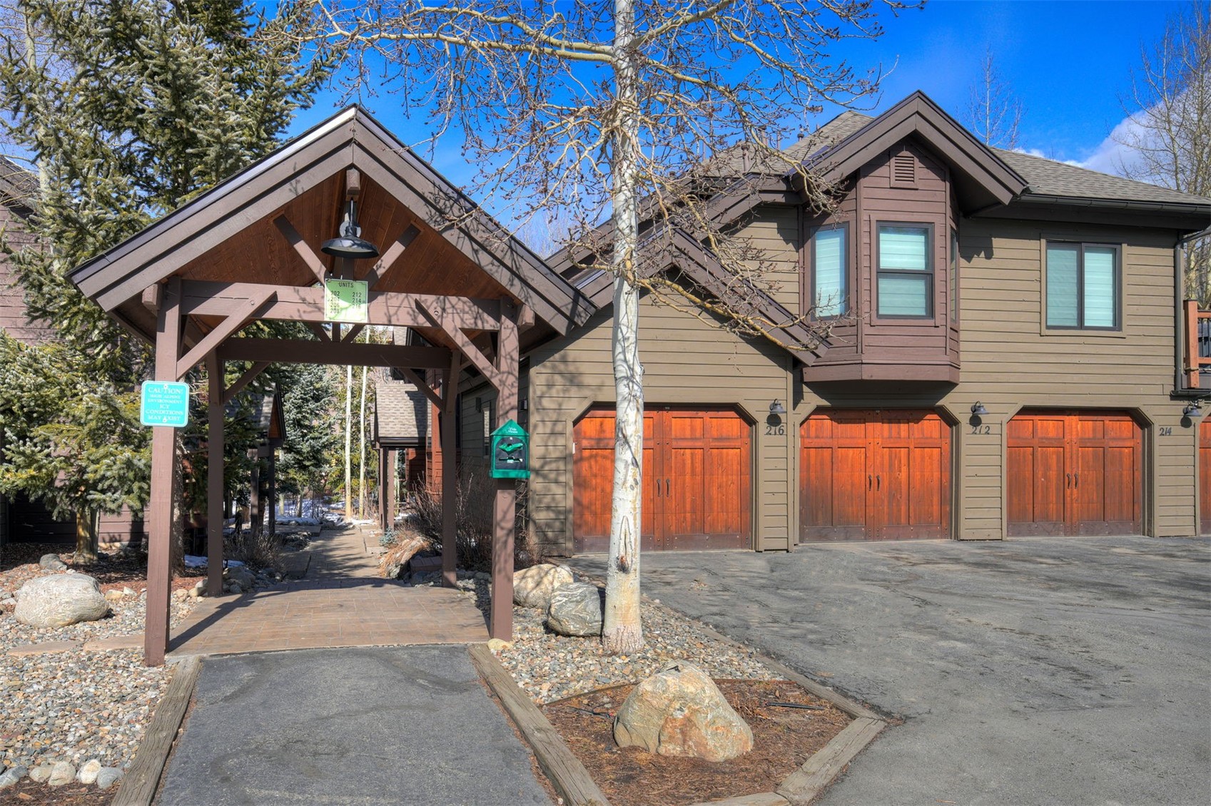 216 Village Point DRIVE 216