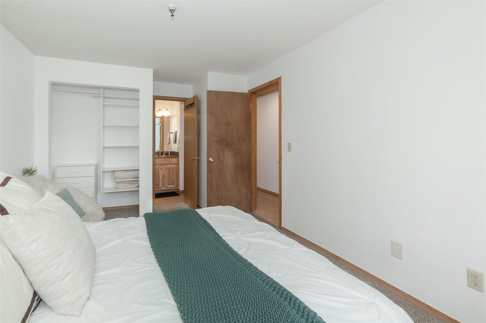 715 S 5th AVENUE J170