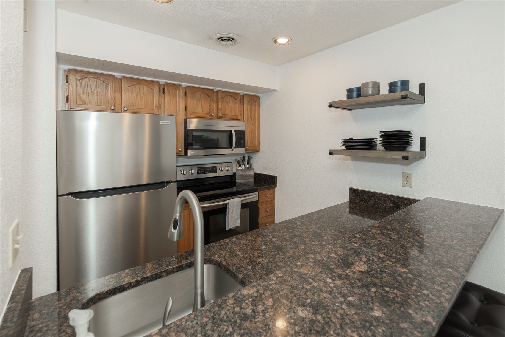 715 S 5th AVENUE J170