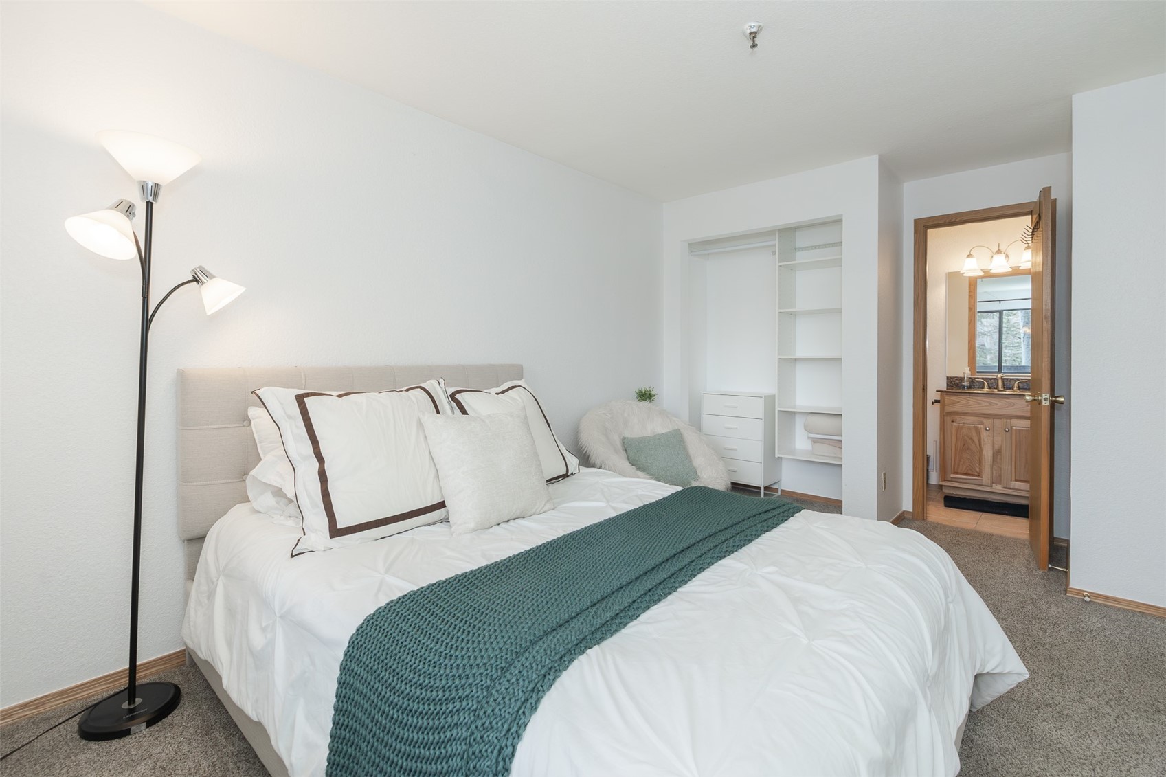 715 S 5th AVENUE J170