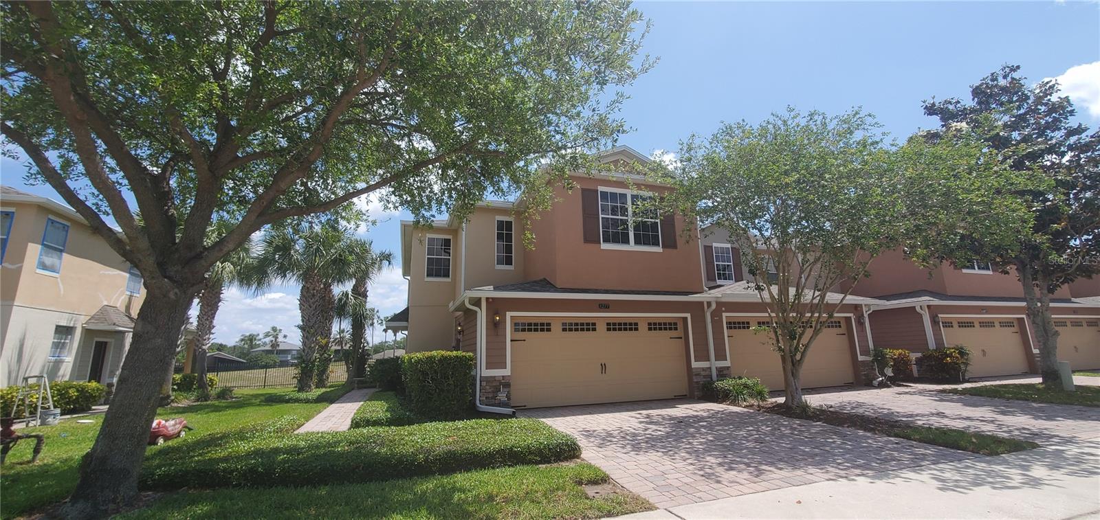 1277 PRIORY CIR