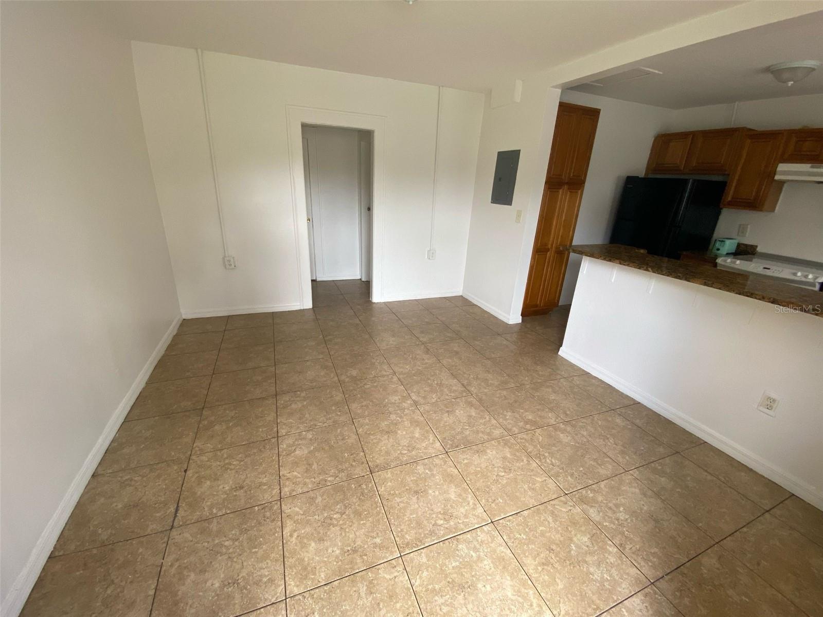 1001 W KALEY AVE #B