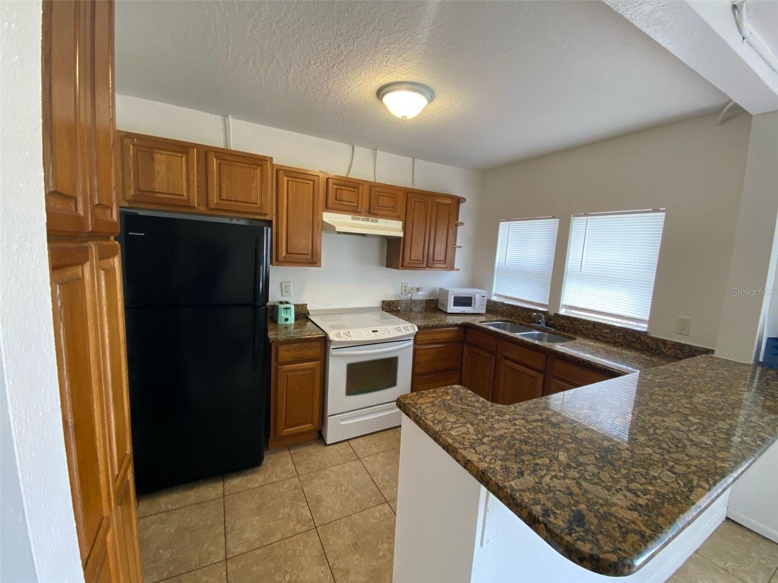 1001 W KALEY AVE #B