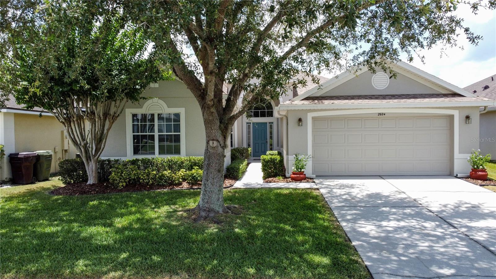 2924 WHITE CEDAR CIR