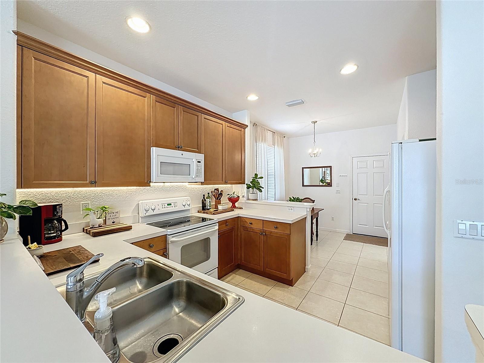 2924 WHITE CEDAR CIR