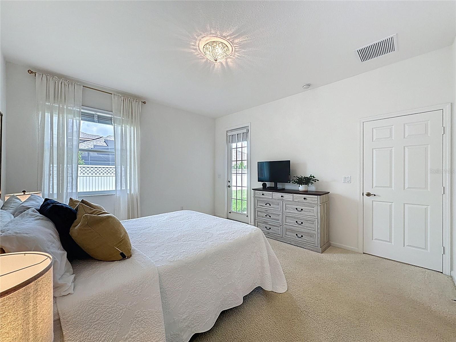 2924 WHITE CEDAR CIR